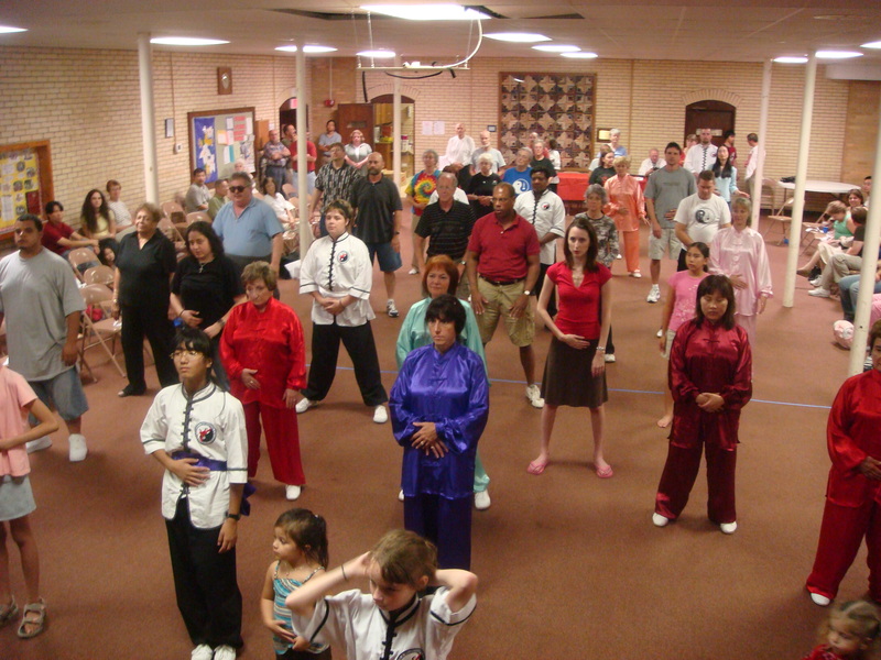 Image: /media/?path=/sports/Kung Fu/2007-10-06 Malee's School's 13 Anniversary/20071006-155138-0.jpg